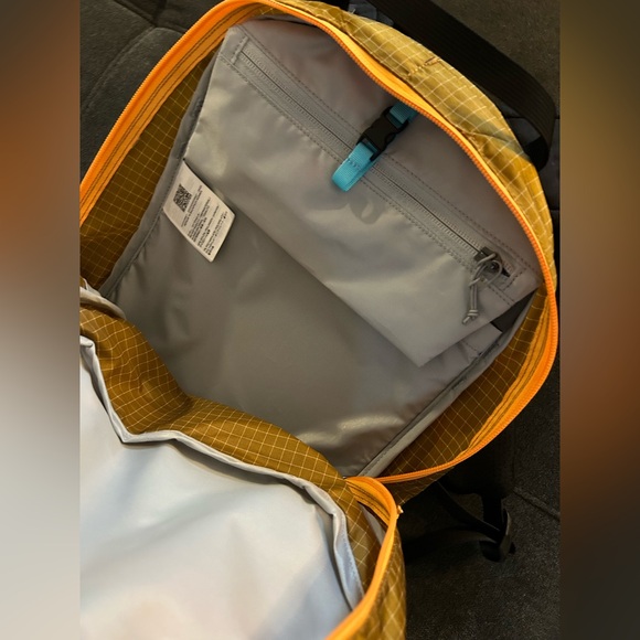 NWOT Arc'teryx Aerios 15 Backpack Women's | Light Durable Day-Hiking Pack - Picture 6 of 7